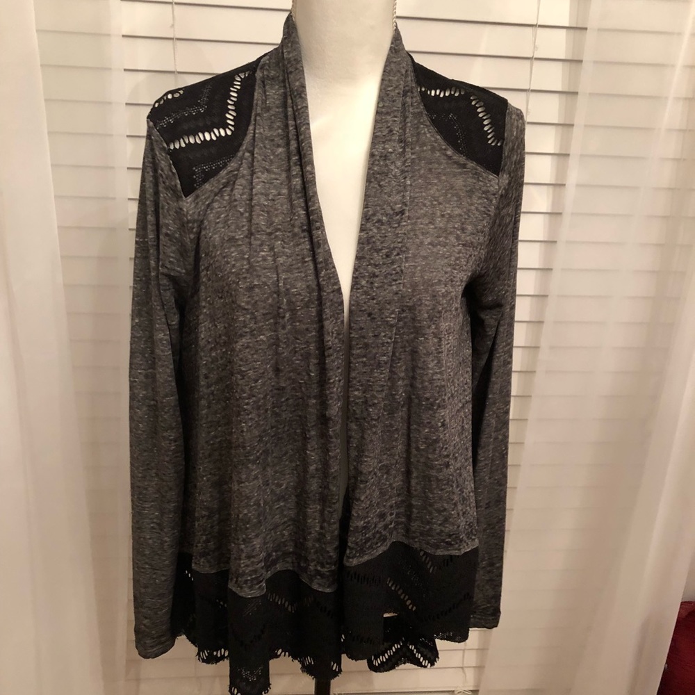 3/$25 😀😀 Cardigan size M Cato brand